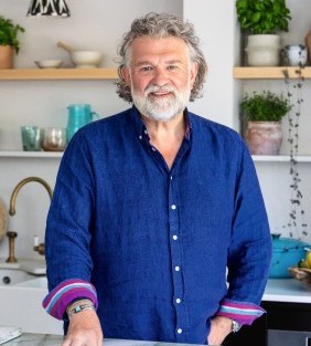 Photo of Si King - Saturday Host