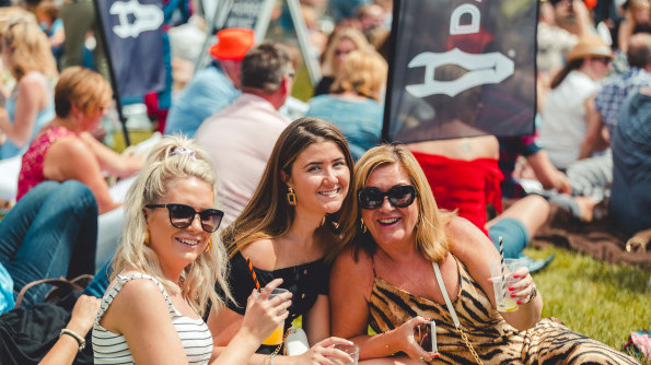 WEEKEND TICKET - MARLOW photo