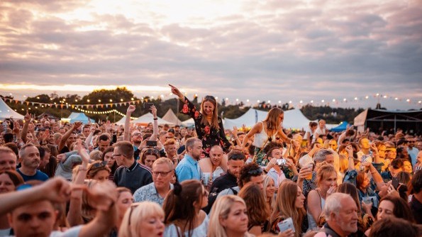 WEEKEND TICKET photo